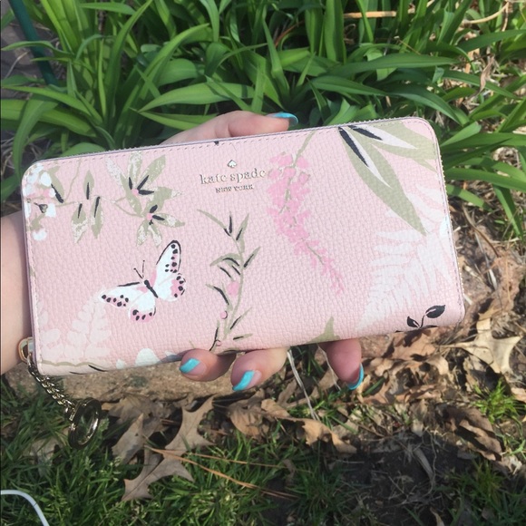 Kate Spade ♠️ beautiful zip around spring clutch🥰 - Picture 3 of 8